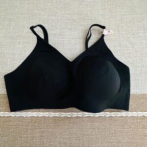 Victoria's Secret Smooth Black Wireless Bra NWT